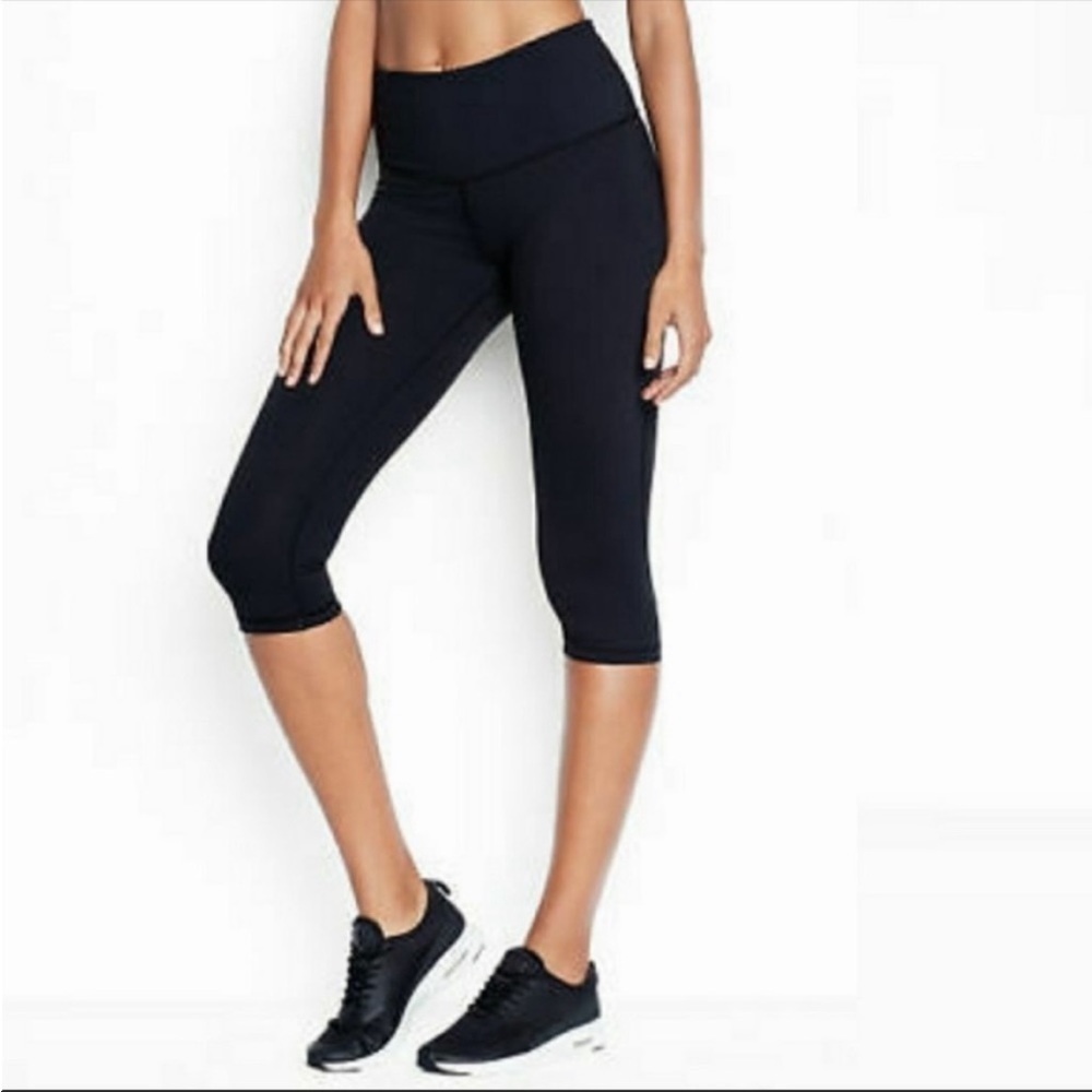 • Victoria's Secret • Sport Knockout Crop